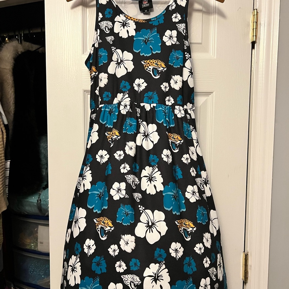 Jaguars NFL women’s dress! Team logo. Cute with pockets
